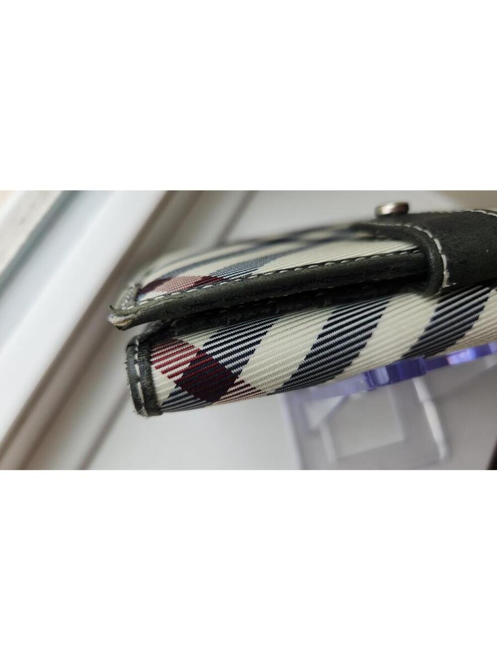 Burberry Nova Check Compact Wallet – Beige Plaid Bifold Wallet - Picture 4 of 9